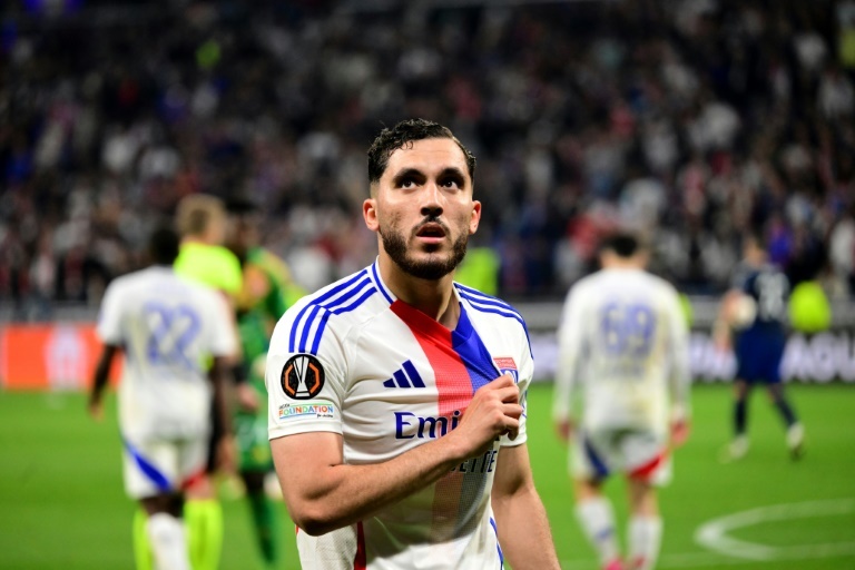 Rayan Cherki dans le viseur de Manchester City