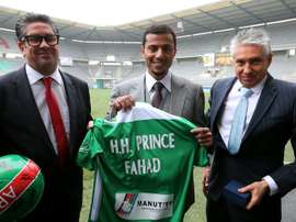 Le prince Fahd Ben Faisal Al-Saud avec les frères Marc et Gilles Dubois, président de Sedan. AFP