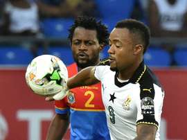 L'attaquant ghanéen Jordan Ayew (d) lors dun match de la CAN face à la RD Congo. AFP