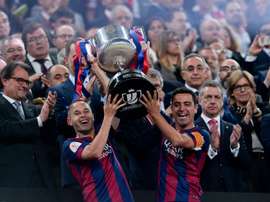 Iniesta poderia jogar na mesma liga ou no mesmo clube de Xavi. AFP