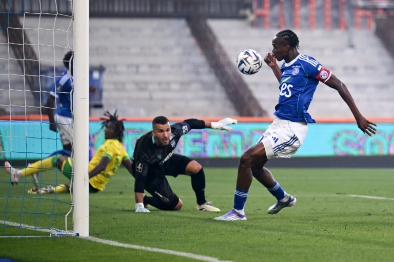 Emegha, suspendido un partido por pensar que Estrasburgo está en Alemania