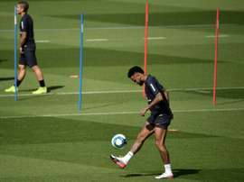 O sete jogadores envolvidos na Operação Neymar. AFP