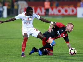 Bruma (g), sous le maillot de Galatasaray contre Genclerbirligi à Ankara. AFP