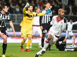 Lattaquant de Bordeaux Diego Rolan (d) buteur face à Angers, le 14 janvier 2017 à Angers