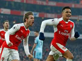 Importante triunfo do Arsenal na luta por um lugar na Champions. AFP