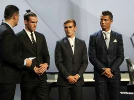 Les attaquants Gareth Bale, Antoine Griezmann et Cristiano Ronaldo lors du tirage au sort de la Ligue des champions, le 25 août 2016 à Monaco