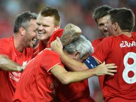 John Arne Riise (2g), alors défenseur de Liverpool, en joie avec ses coéquipiers après un but des Reds en match exhibtion contre une sélection australienne à Sydney, le 7 janvier 2016