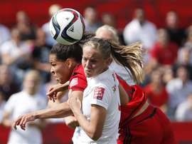 Hombres y mujeres futbolistas de Noruega ganarán el mismo sueldo. EFE