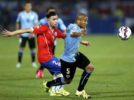 Eugenio Mena sigue interesando a San Lorenzo. EFE