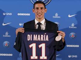 El centrocampista argentino Ángel di María durante su presentación como nuevo jugador del París Saint-Germain en París, Francia hoy 6 de agosto de 2015. El club parisino ha fichado al argentino por 63 millones de euros del Machester United. EFE