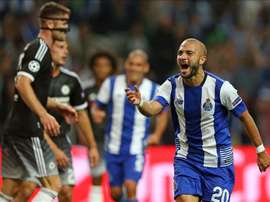 El jugador del Oporto Andre Andre celebra después de anotar un gol hoy durante un partido entre el Oporto y el Chelsea por el grupo G de la Liga de Campeones, en el estadio Dragao de Oporto (Portugal). EFE