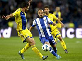 El jugador del Oporto es el elegido para sustituir al blaugrana. EFE