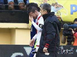 El centrocampista alemán del Rayo Vallecano, Patrick Ebert, se retira lesionado a los 20 minutos del partido de la decimocuarta jornada de liga en Primera División que se disputó en el estadio del Madrigal. EFE