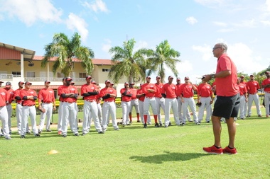 Jugadores de Los Leones del Escogido participan de la práctica del béisbol. EFE/Archivo