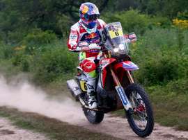 El motociclista español Joan Barreda, de Honda, compite en la tercera etapa del Rally Dakar 2016 entre Termas de Río Hondo y Jujuy (Argentina). EFE