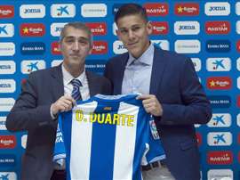 Óscar Duarte junto a Ramón Robert en su presentación como jugador del Espanyol. EFE