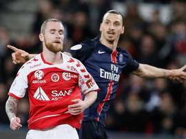 El sueco del PSg Zlatan Ibrahimovic durante el partido de la League 1 Paris Saint-Germain y Reims en el Parque de los Príncipes en París. EFE/EPA