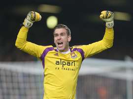 Adrian sends Sullivan reminder after West Ham chairman's gushing Hart comments. EFE