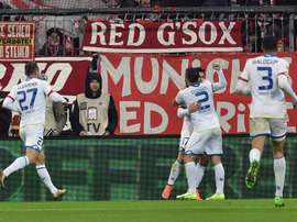Jugadores de Mainz celebran la anotación de un gol durante un juego entre Bayern Múnich y Mainz de la Bundesliga alemana que se disputó en Múnich (Alemania). EFE