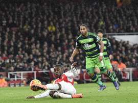 El jugador Joel Campbell de Arsenal celebra la anotación de un gol durante un juego entre Arsenal y Swansea de la Liga Premier que se disputó en el estadio Emirates en Londres (R. Unido). EFE