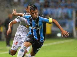 Maicon ainda deu a liderança aos gaúchos. EFE
