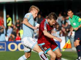 Wass, du Celta, à la lutte contre Illarramendi, milieu de la R.Sociedad, lors d'un match de Liga.AFP