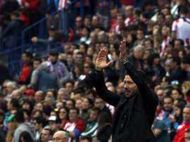 El entrenador argentino del Atlético de Madrid Diego Pablo Simeone durante el partido de la trigésimo primera jornada de Liga que disputaron en el estadio Vicente Calderón de Madrid. EFE