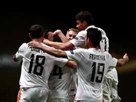 Jugadores de Shakhtar Donetsk celebran un gol ante Braga hoy, jueves 7 de abril de 2016, durante un partido de cuartos de final de la Liga Europa en el estadio Municipal de Braga (Portugal). EFE