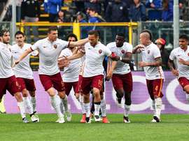 Francesco Totti rescató este domingo un empate para el Roma en el campo del Atalanta al anotar el tanto del 3-3 en el 85. EFE