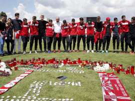 Dinamo Bucharest squad paid tribute to Patrick Ekeng. EFE
