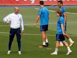 Zidane quer pegar leve com Modric. EFE