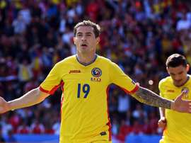 El futbolista rumano firma hasta 2019. AFP