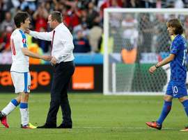 Pavel Vrba mida a Solari en su debut. EFE/EPA