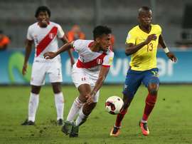 Renato Tapia confirmó que se queda en el Feyenoord. EFE