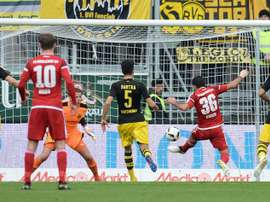El Borussia Dortmund no da por perdida la segunda plaza. EFE