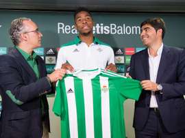 El jugador del Betis sigue trabajando al margen del grupo. EFE/Archivo