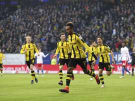 Aubameyang celebra uno de los goles de su 'póker' al Hamburgo. EFE