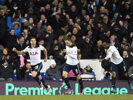 Harry Kane le dio la vuelta a un partido que el Tottenham tenía perdido en el minuto 89. EFE