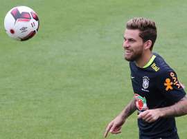 El jugador Lucas Lima de la selección brasileña de fútbol en un entrenamiento. EFE/Archivo