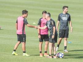 Ingason, se pone el primer mono de trabajo con el Granada. EFE/Archivo