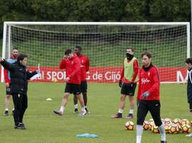 Amorebieta y Traoré discutieron en el entrenamiento del Sporting. EFE