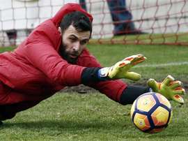 Posible sustituto de Donnarumma... ¡tras recibir 18 goles en 4 partidos! EFE