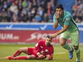 L'attaquant du FC Barcelone Luis Suarez célèbre un but contre Alavés. EFE