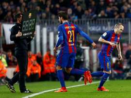Le milieu de terrain André Gomes et remplacé par Iniesta, lors d'un match de Liga. EFE