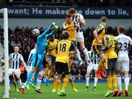 Dawson brace contributes to Wenger misery. EFE/EPA