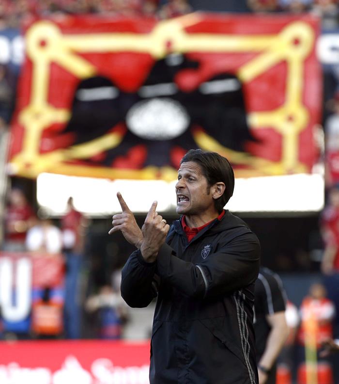 Vasiljevic llama a cuatro jugadores del filial para completar la convocatoria ante el Sporting. EFE