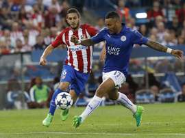 Danny Simpson (R) is close to moving to Ligue 1. EFE