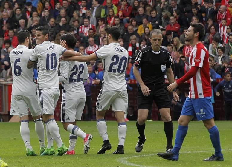 El Madrid no piensa cambiar la tipografía de sus dorsales para unificarlos con el resto. EFE/Archivo