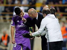 Zidane wants to get Asensio (l) back to his best. EFE/Archivo