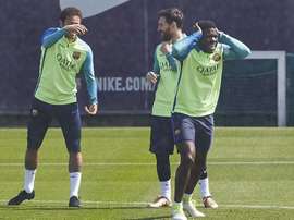 A Umtiti le entra la risa con aparecer en el fichaje de Neymar. EFE